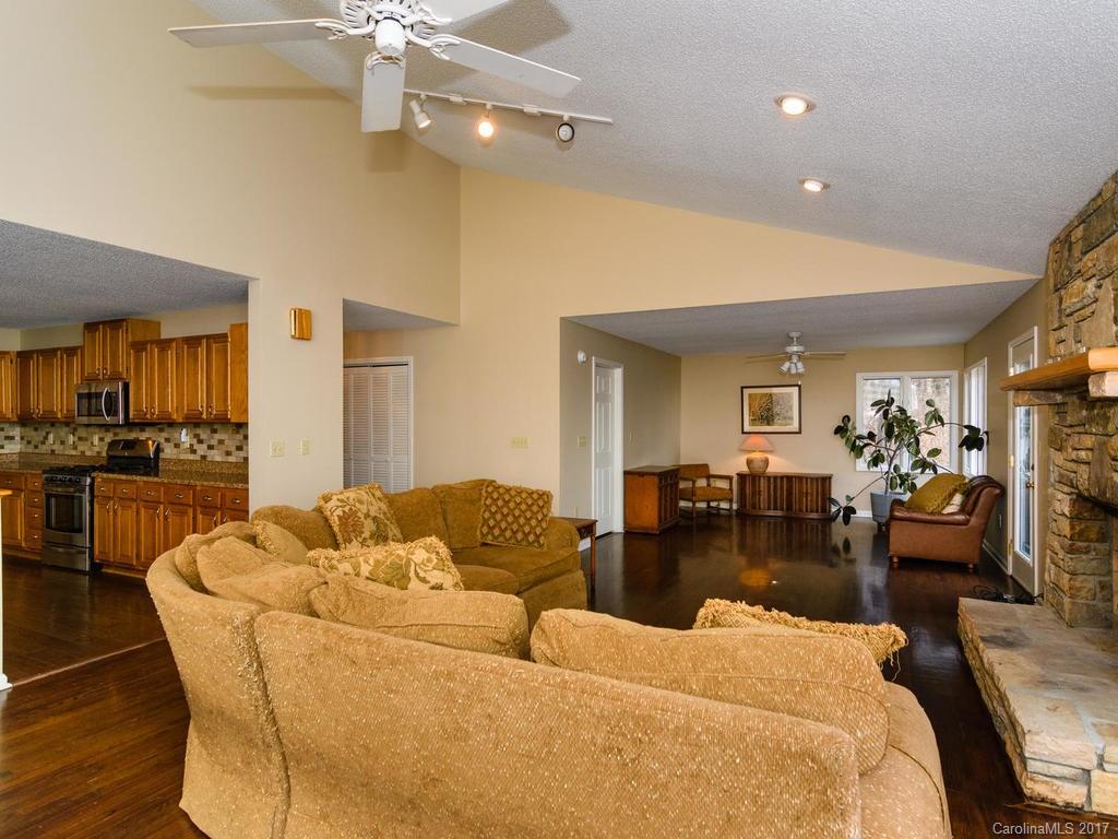 18 White Oak Forest Road Fairview NC 28730