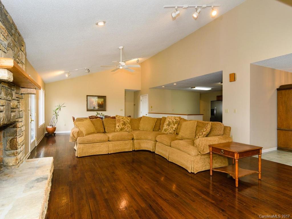 18 White Oak Forest Road Fairview NC 28730