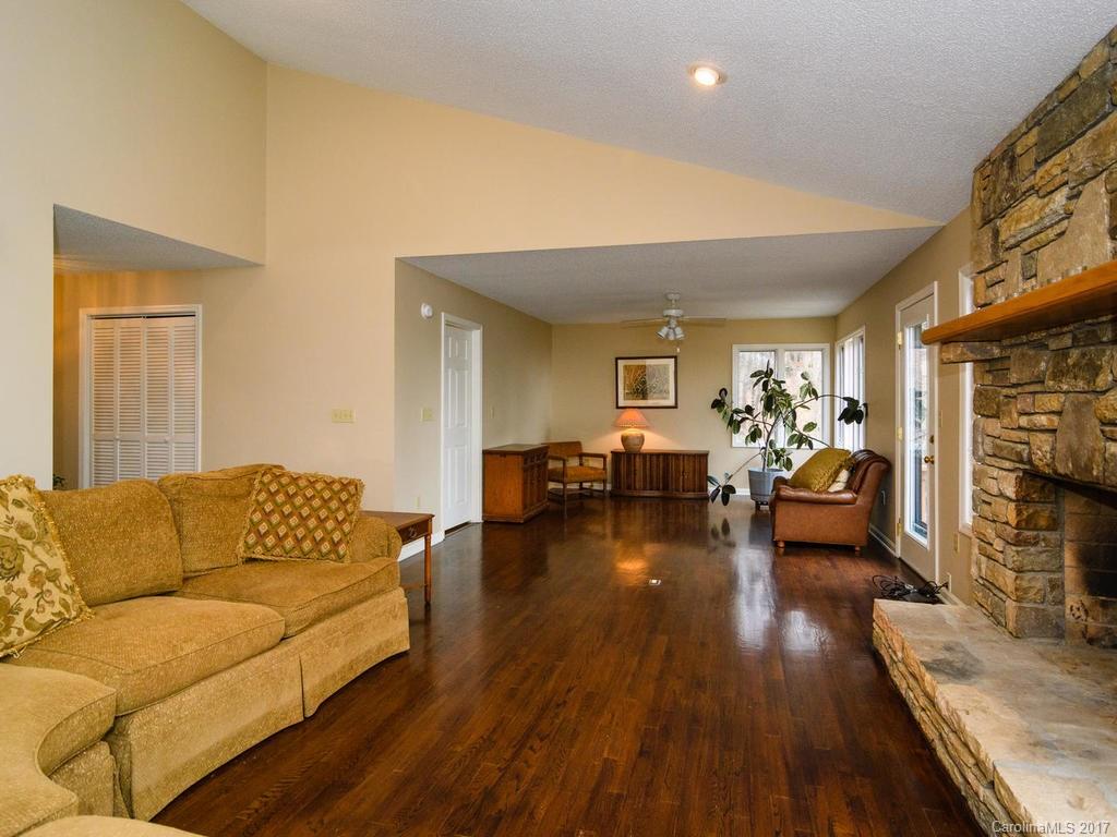 18 White Oak Forest Road Fairview NC 28730