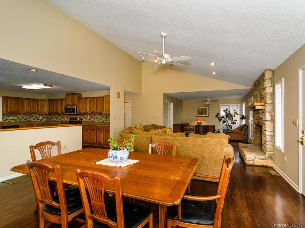18 White Oak Forest Road Fairview NC 28730