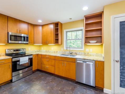 4 Queen Bee Trail Asheville NC 28806