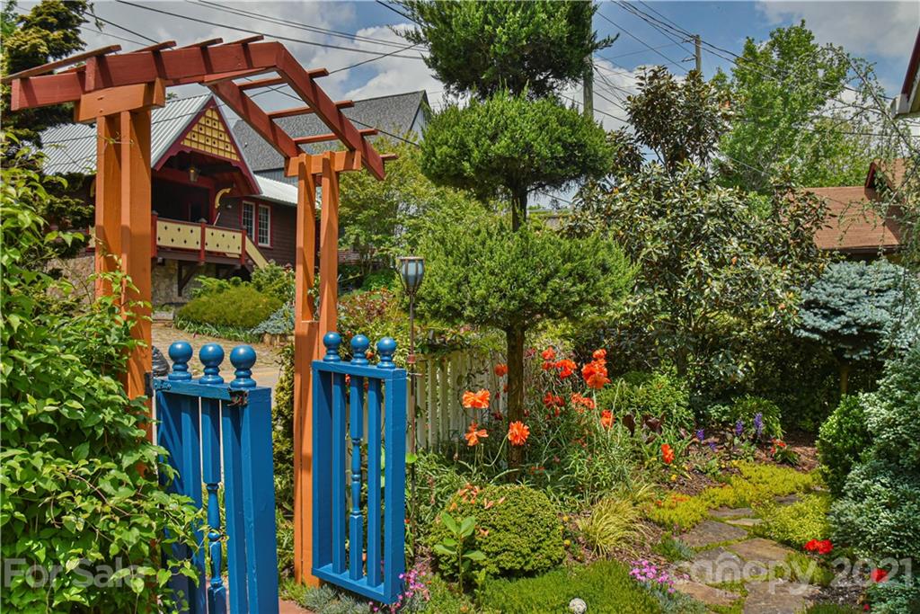 61 Elizabeth Place Asheville NC 28801