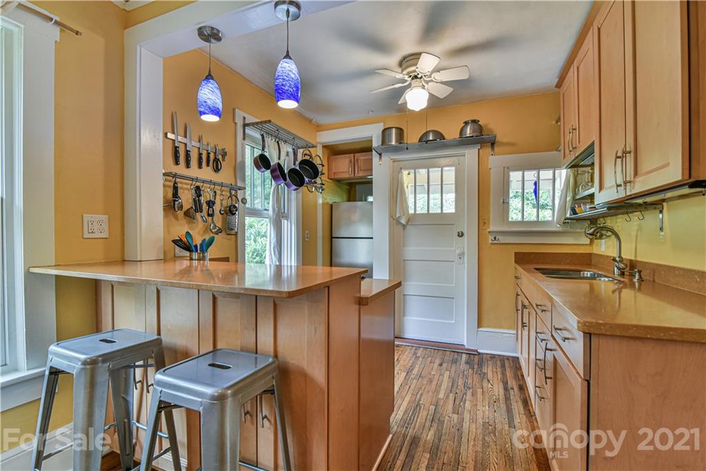 61 Elizabeth Place Asheville NC 28801