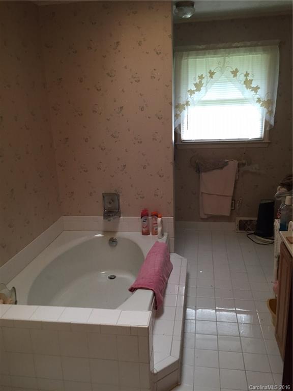 15/27 Reed Road Asheville NC 28805