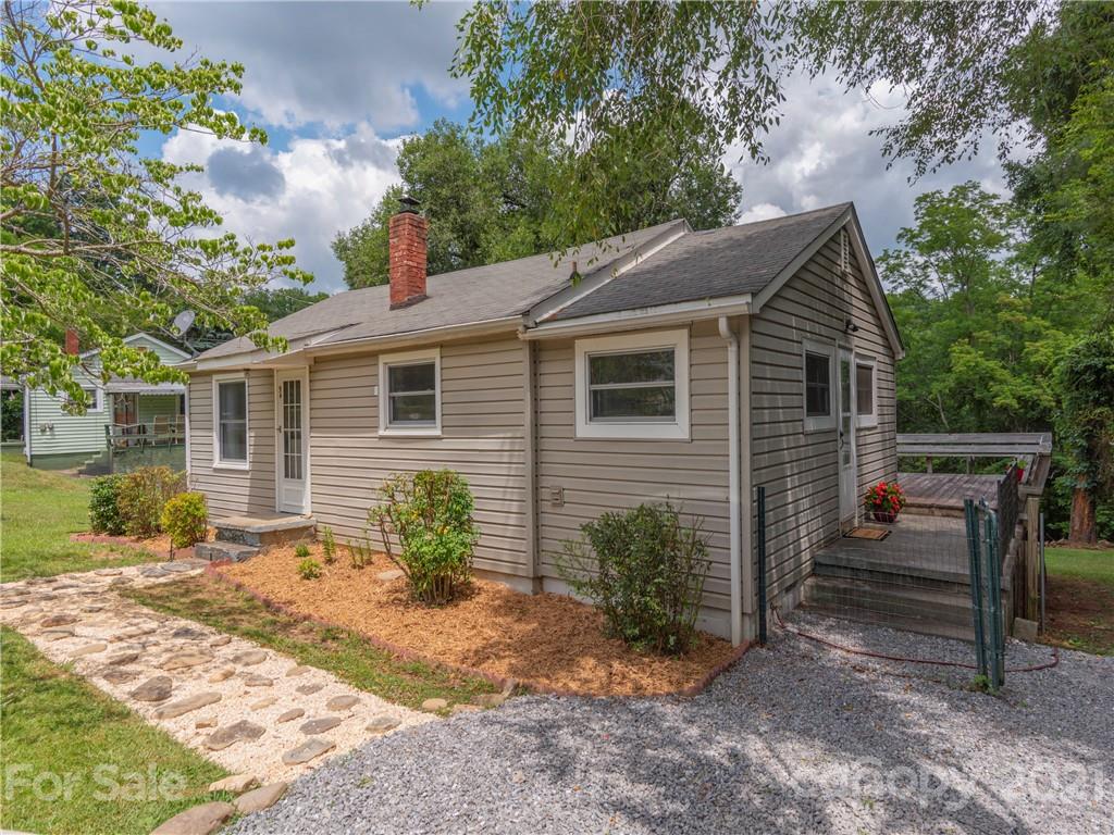 94 Justice Ridge Road Candler NC 28715