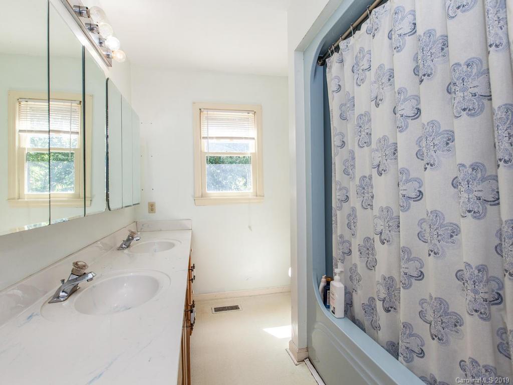 21 Redmond Drive Fletcher NC 28732