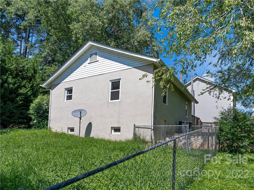 26 Deaver Park Circle Asheville NC 28806