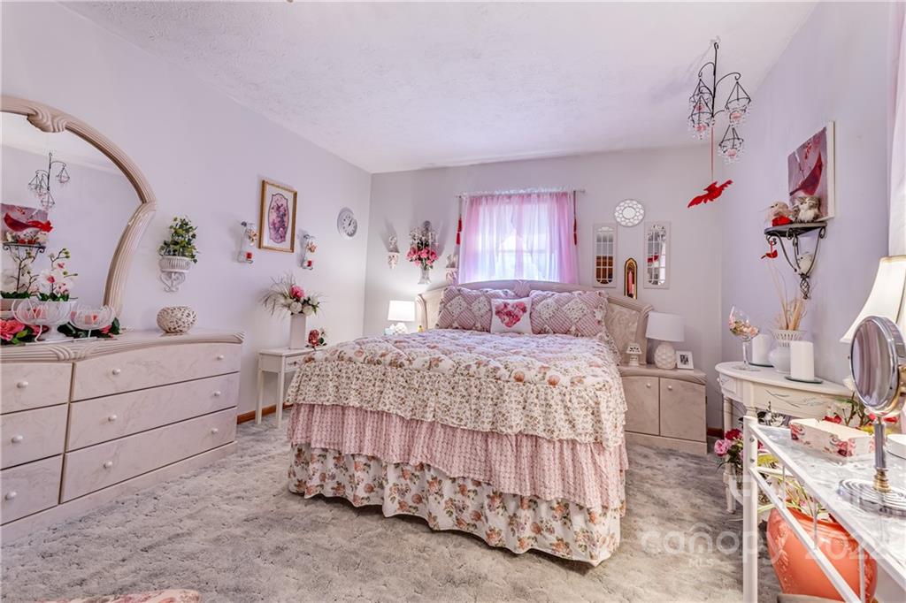 15 Gaddy Road Weaverville NC 28787