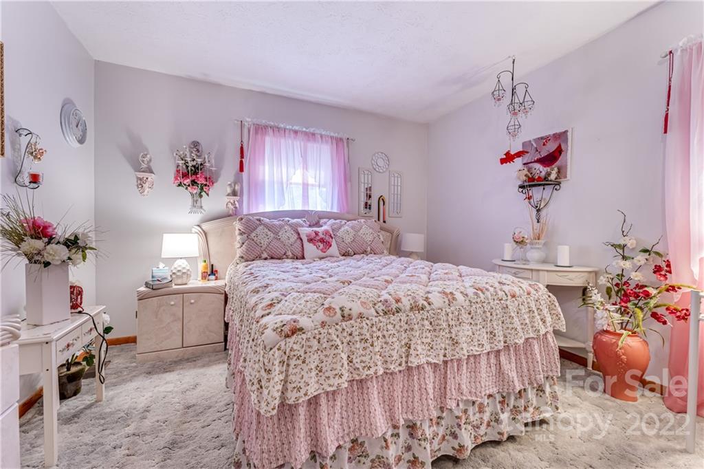 15 Gaddy Road Weaverville NC 28787