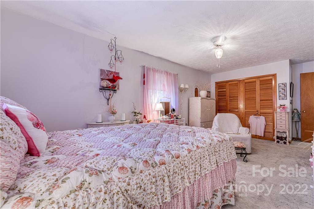 15 Gaddy Road Weaverville NC 28787