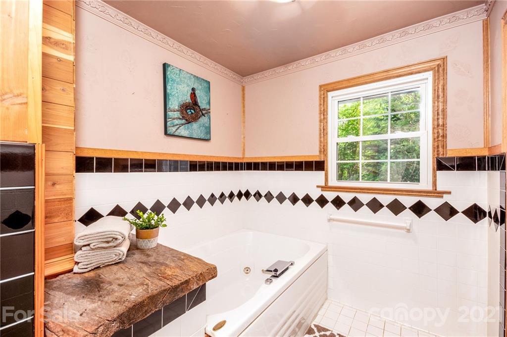 35 Mckinney Road Asheville NC 28805