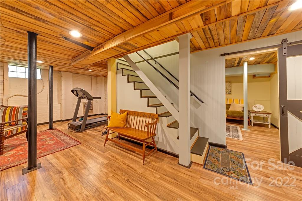 7 Canterbury Road Asheville NC 28805