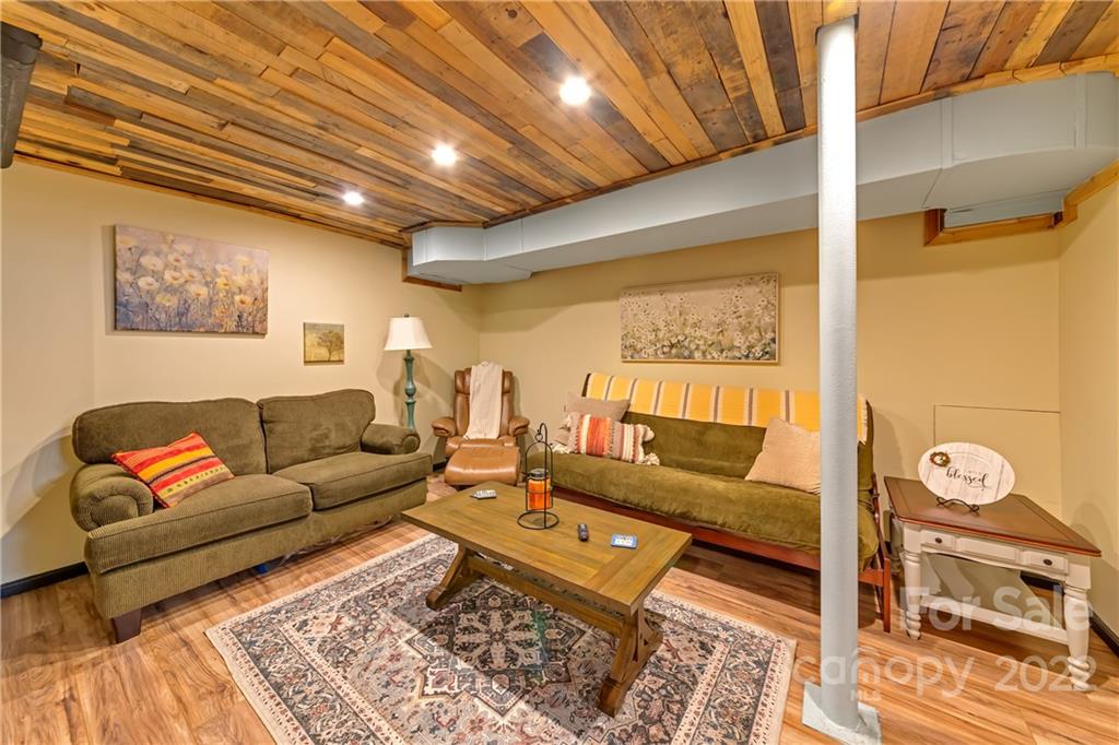7 Canterbury Road Asheville NC 28805