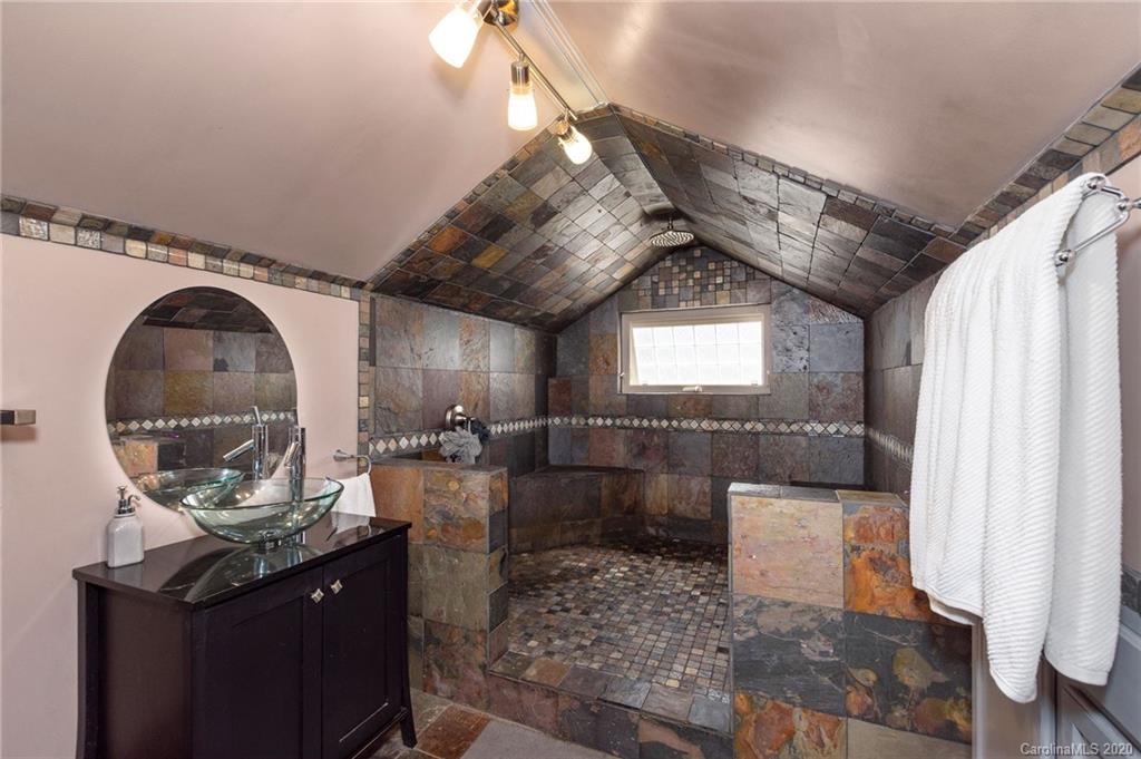 28 Wildwood Park Weaverville NC 28787