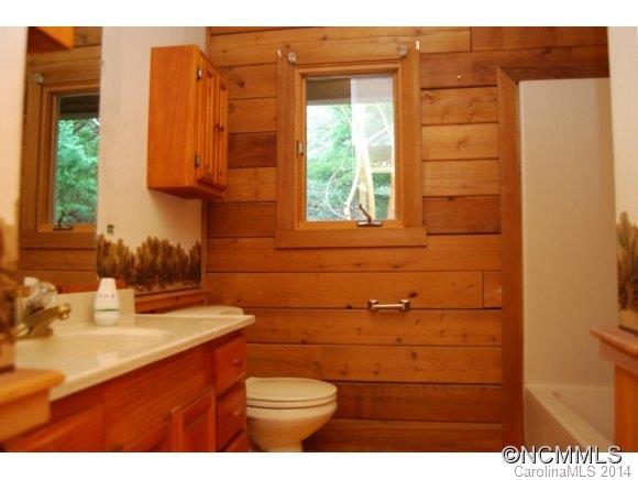 6 Ravenwood Lane Horse Shoe NC 28742