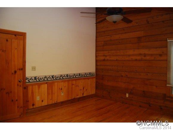 6 Ravenwood Lane Horse Shoe NC 28742