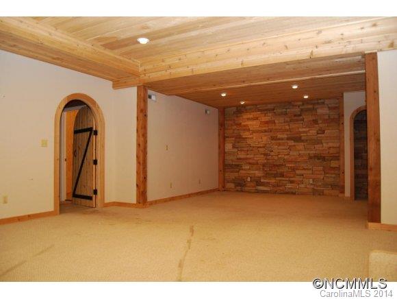 6 Ravenwood Lane Horse Shoe NC 28742