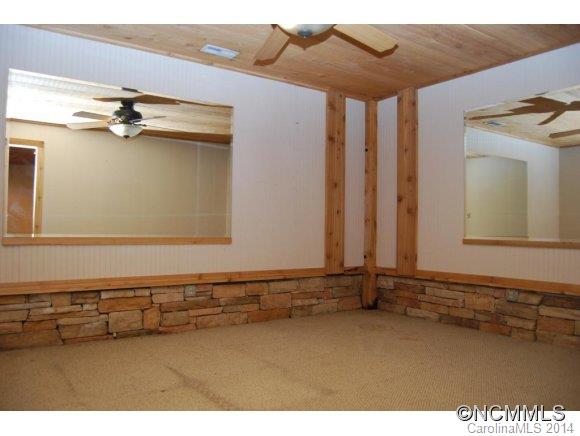 6 Ravenwood Lane Horse Shoe NC 28742