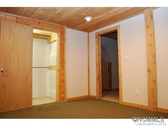6 Ravenwood Lane Horse Shoe NC 28742