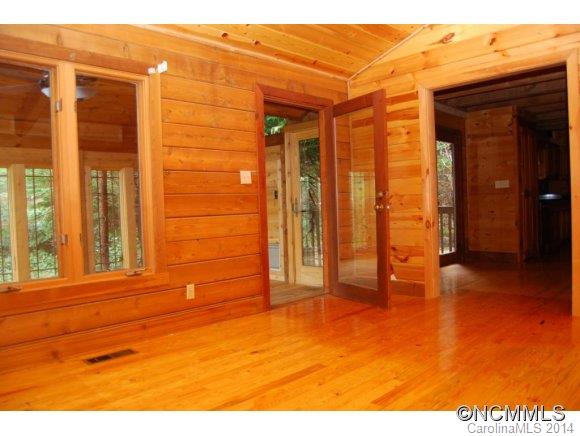 6 Ravenwood Lane Horse Shoe NC 28742