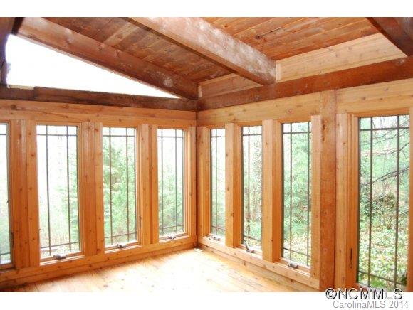 6 Ravenwood Lane Horse Shoe NC 28742
