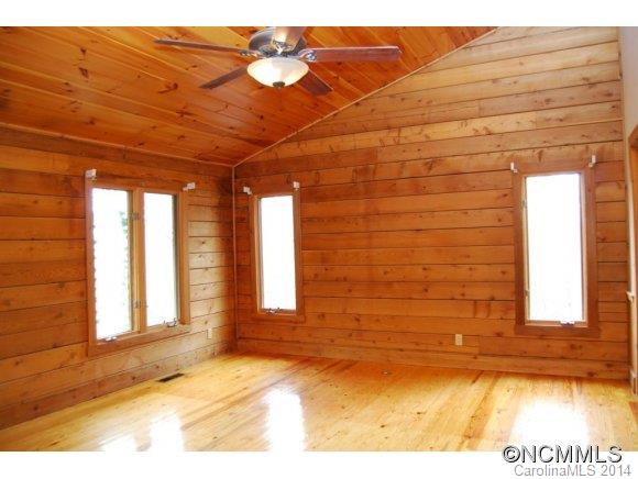 6 Ravenwood Lane Horse Shoe NC 28742