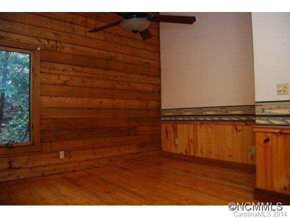 6 Ravenwood Lane Horse Shoe NC 28742