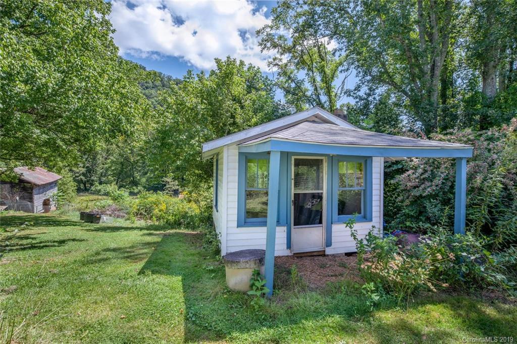 30 Gwendolyn Drive Candler NC 28715