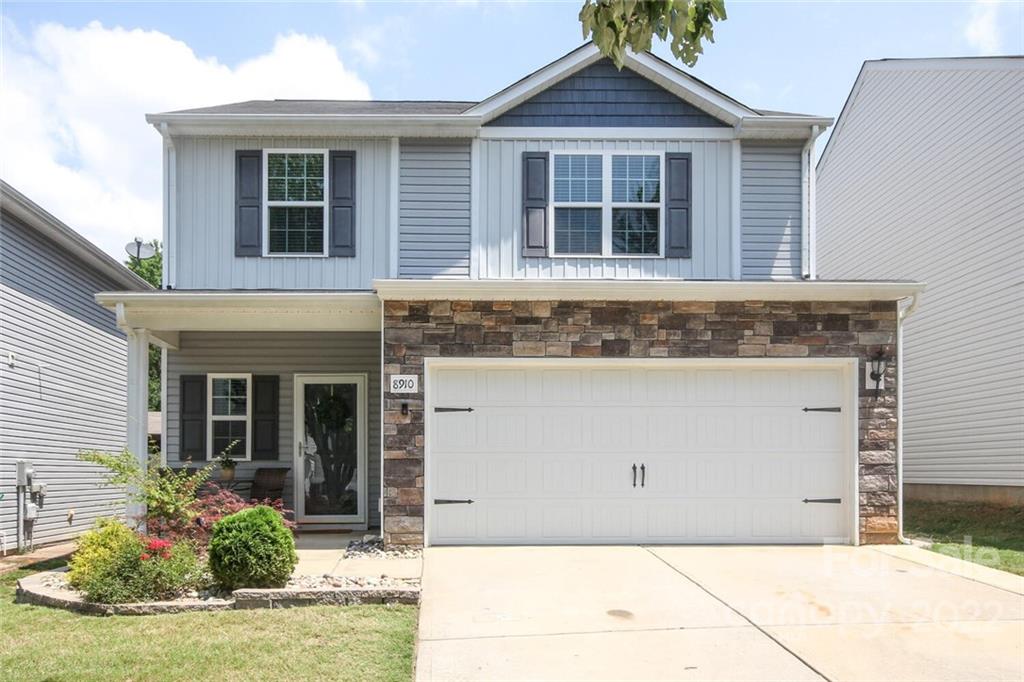 8910 First Run Court Charlotte NC 28215