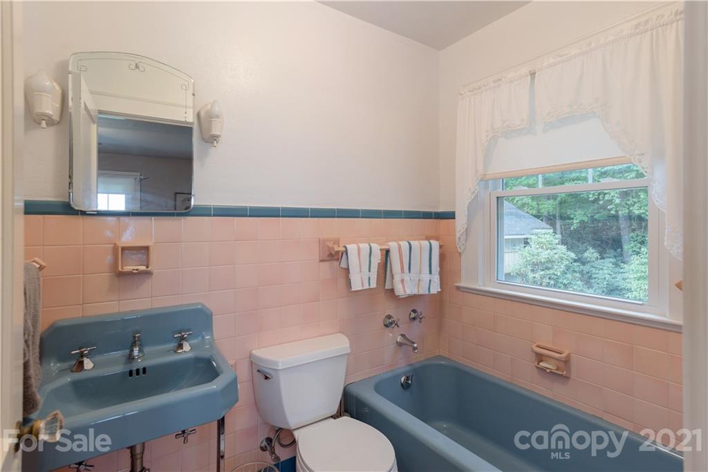 336 Robinson Lane Hendersonville NC 28739