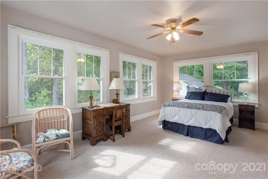 336 Robinson Lane Hendersonville NC 28739