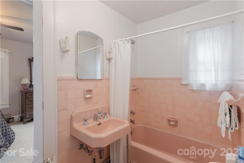 336 Robinson Lane Hendersonville NC 28739