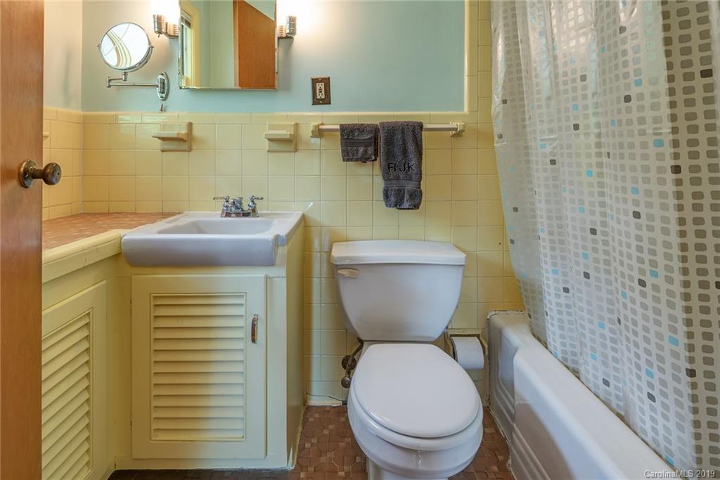 16 Woodcrest Road Asheville NC 28804