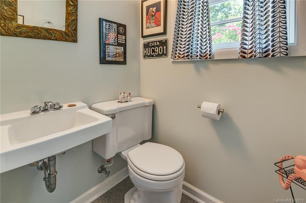 16 Woodcrest Road Asheville NC 28804