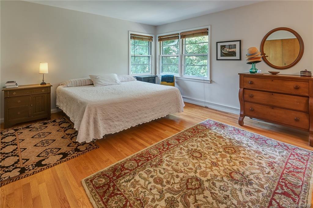 16 Woodcrest Road Asheville NC 28804