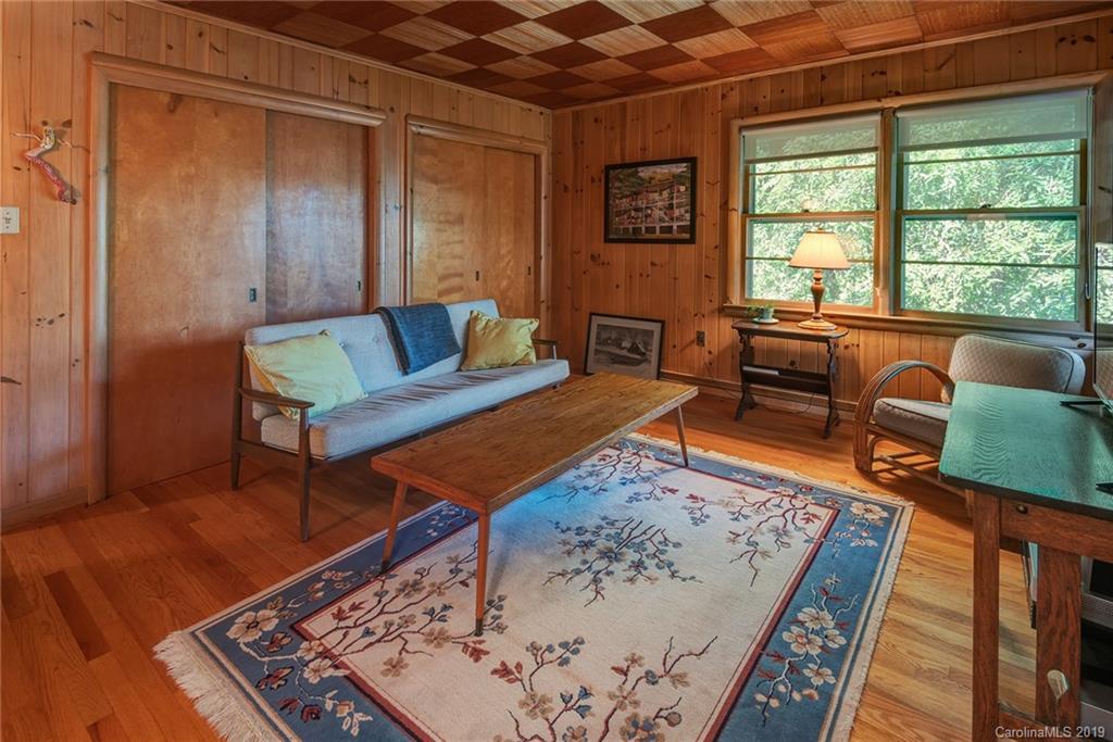 16 Woodcrest Road Asheville NC 28804
