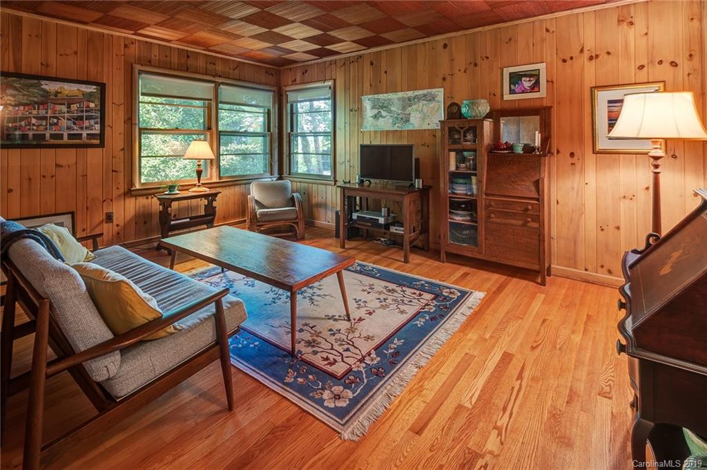 16 Woodcrest Road Asheville NC 28804
