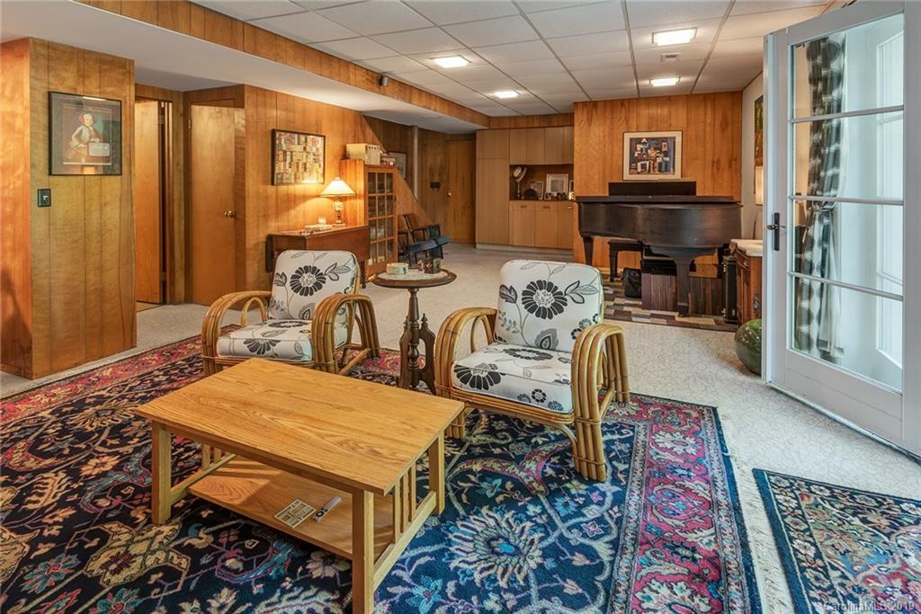 16 Woodcrest Road Asheville NC 28804