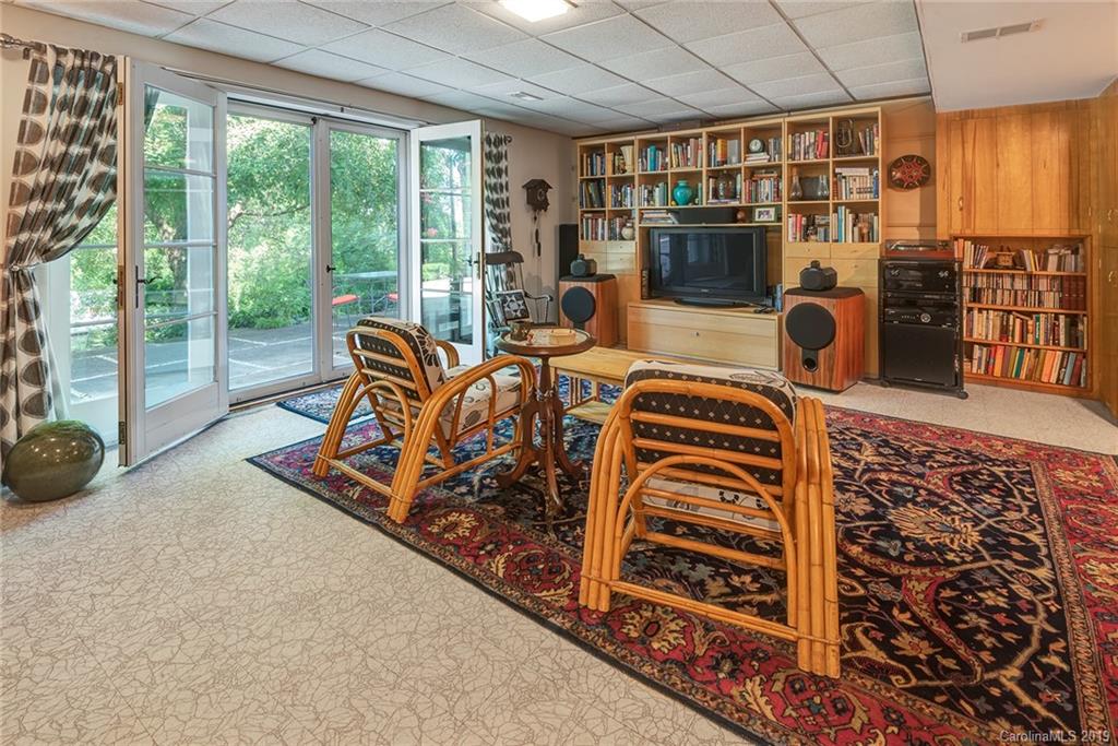 16 Woodcrest Road Asheville NC 28804
