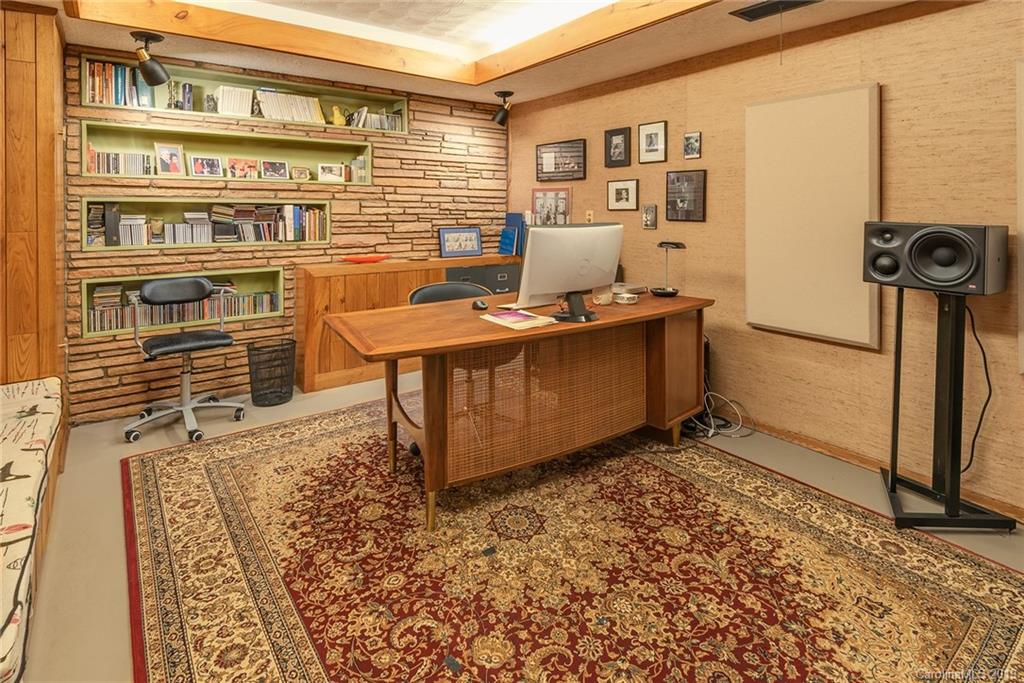 16 Woodcrest Road Asheville NC 28804