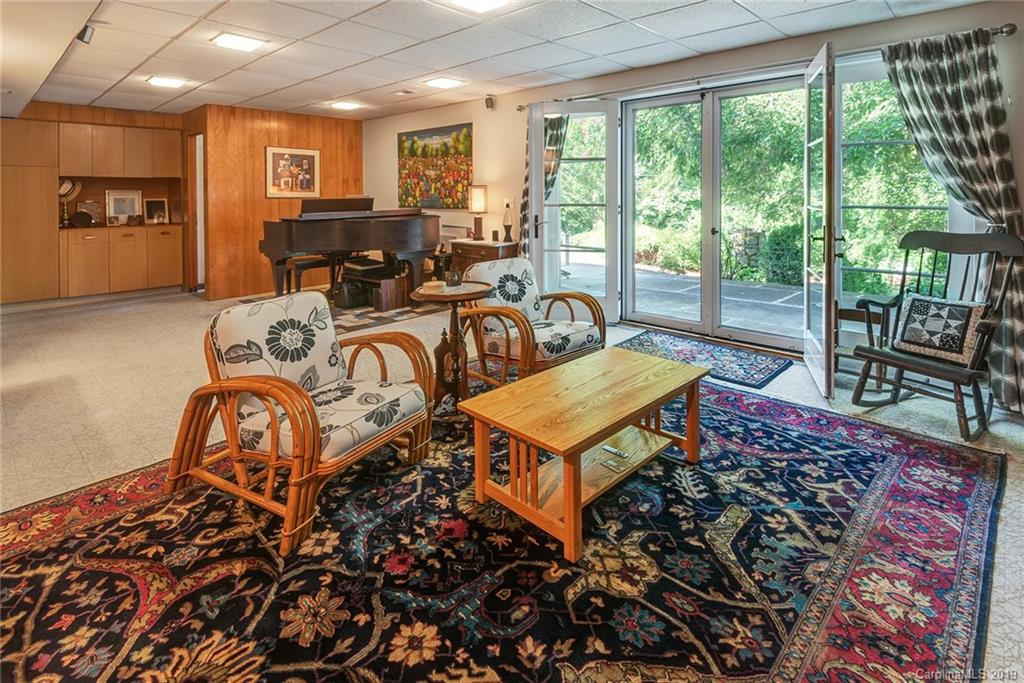16 Woodcrest Road Asheville NC 28804