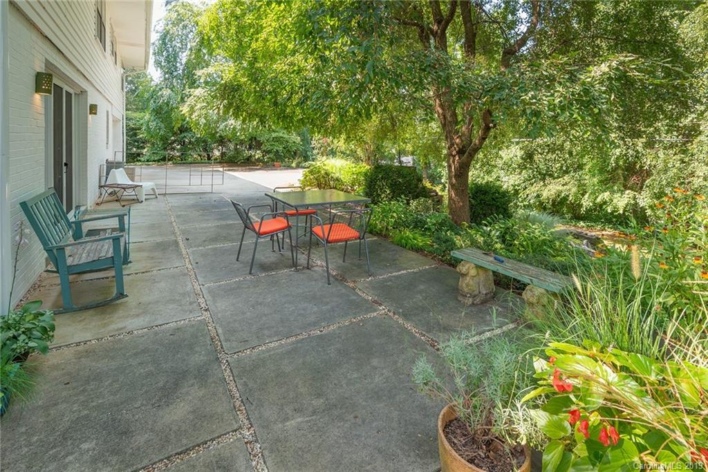 16 Woodcrest Road Asheville NC 28804