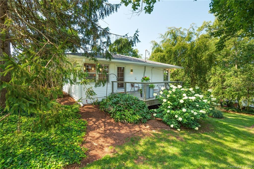 16 Woodcrest Road Asheville NC 28804
