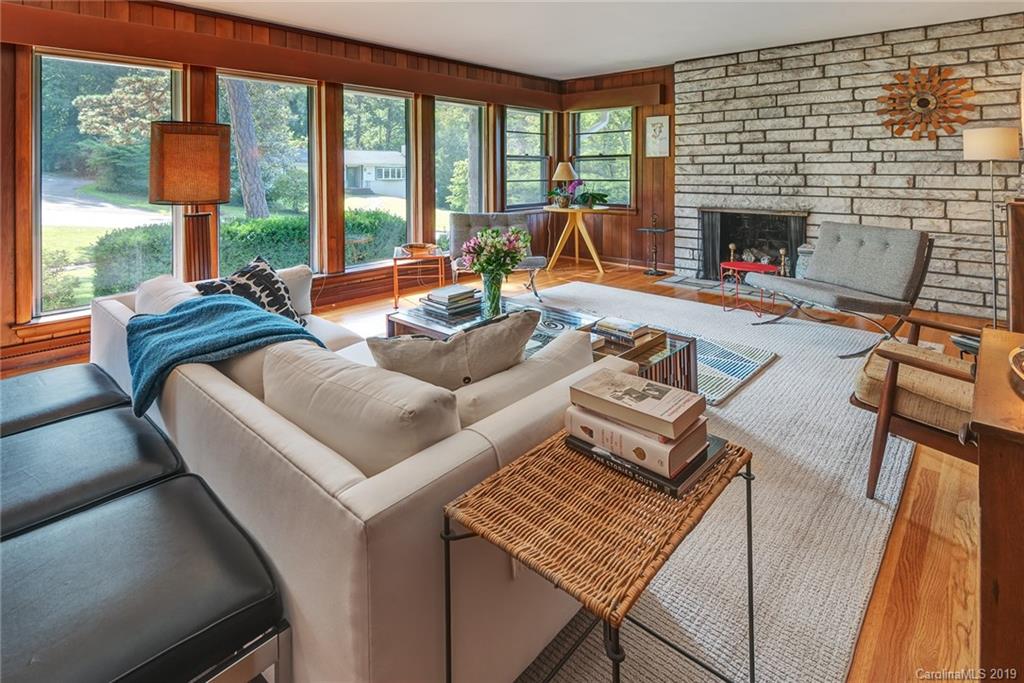 16 Woodcrest Road Asheville NC 28804