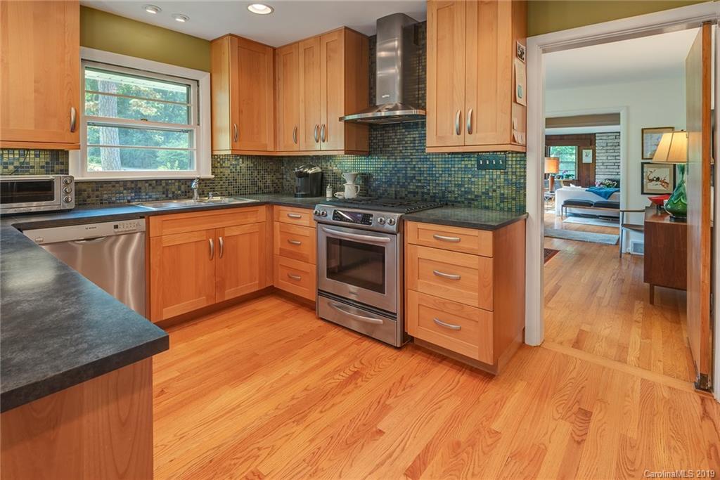 16 Woodcrest Road Asheville NC 28804