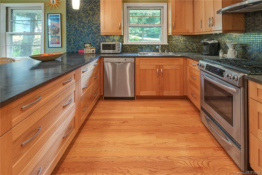 16 Woodcrest Road Asheville NC 28804