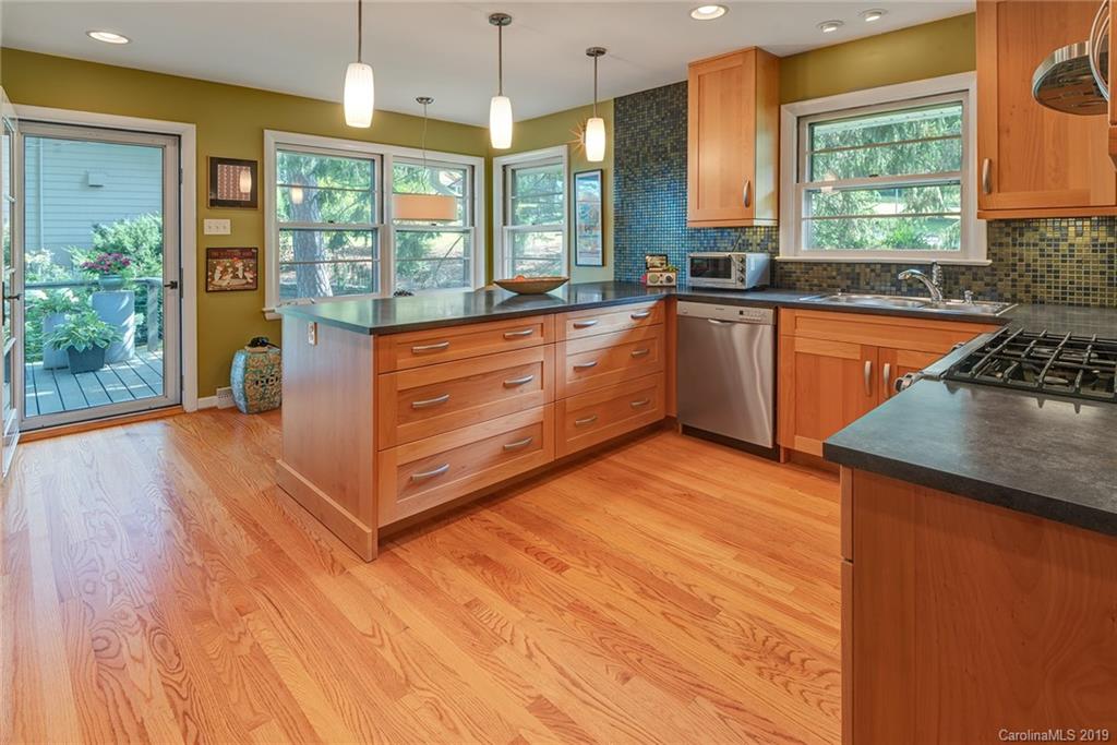 16 Woodcrest Road Asheville NC 28804