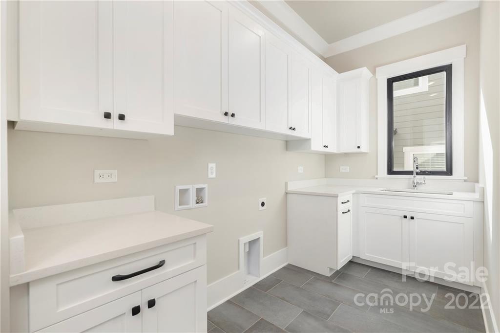 323 Dover Avenue Charlotte NC 28209