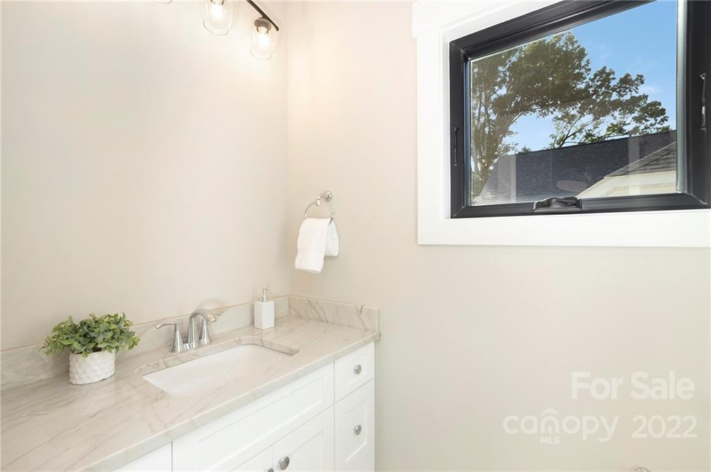323 Dover Avenue Charlotte NC 28209