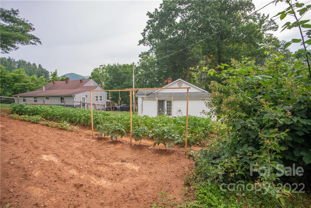 68 Love Fox Road Burnsville NC 28714